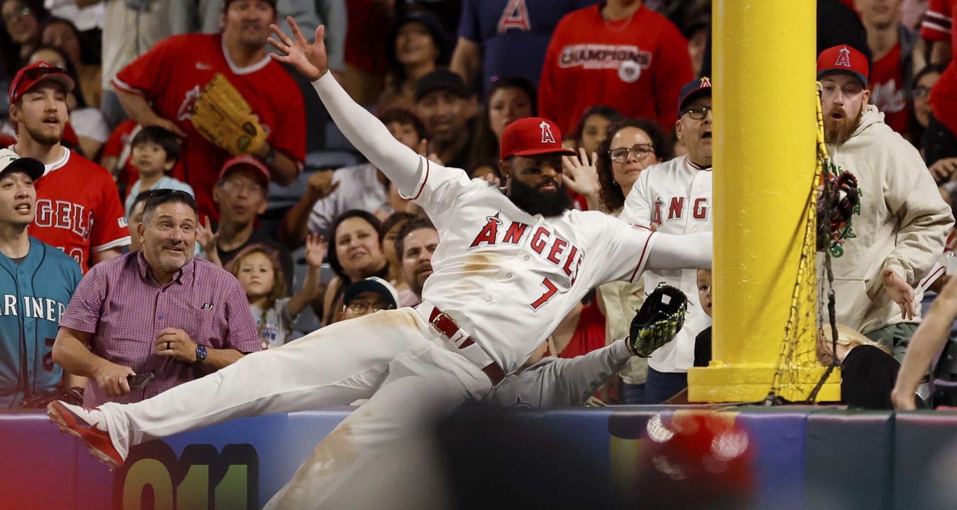 Jo Adell robs 3 home runs as Angels beat Mariners 1-0
