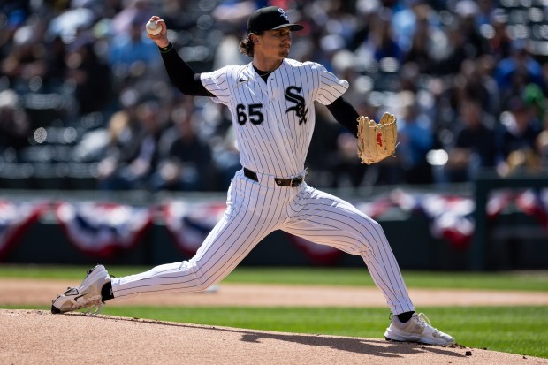 Chicago White Sox pitcher Davis Martin pitches during the first inning of a game against the Toronto Blue Jays at Rate Field on Sunday, April 5, 2026. (Josh Boland/Chicago Tribune)