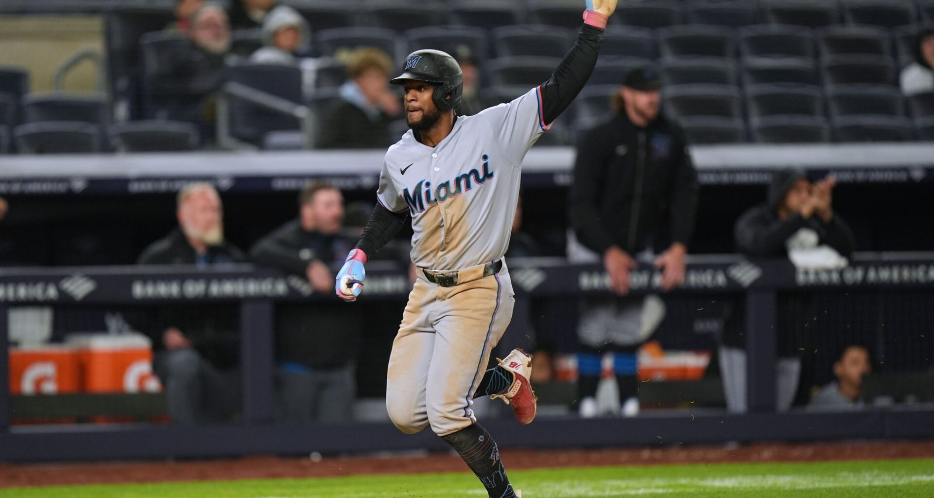 Pauley's go-ahead, 2-run double in 4-run 8th lifts Marlins over Yankees 7-6
