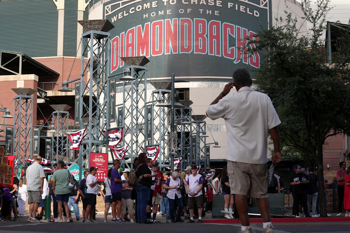Diamondbacks say no safety changes after man fell at Chase Field