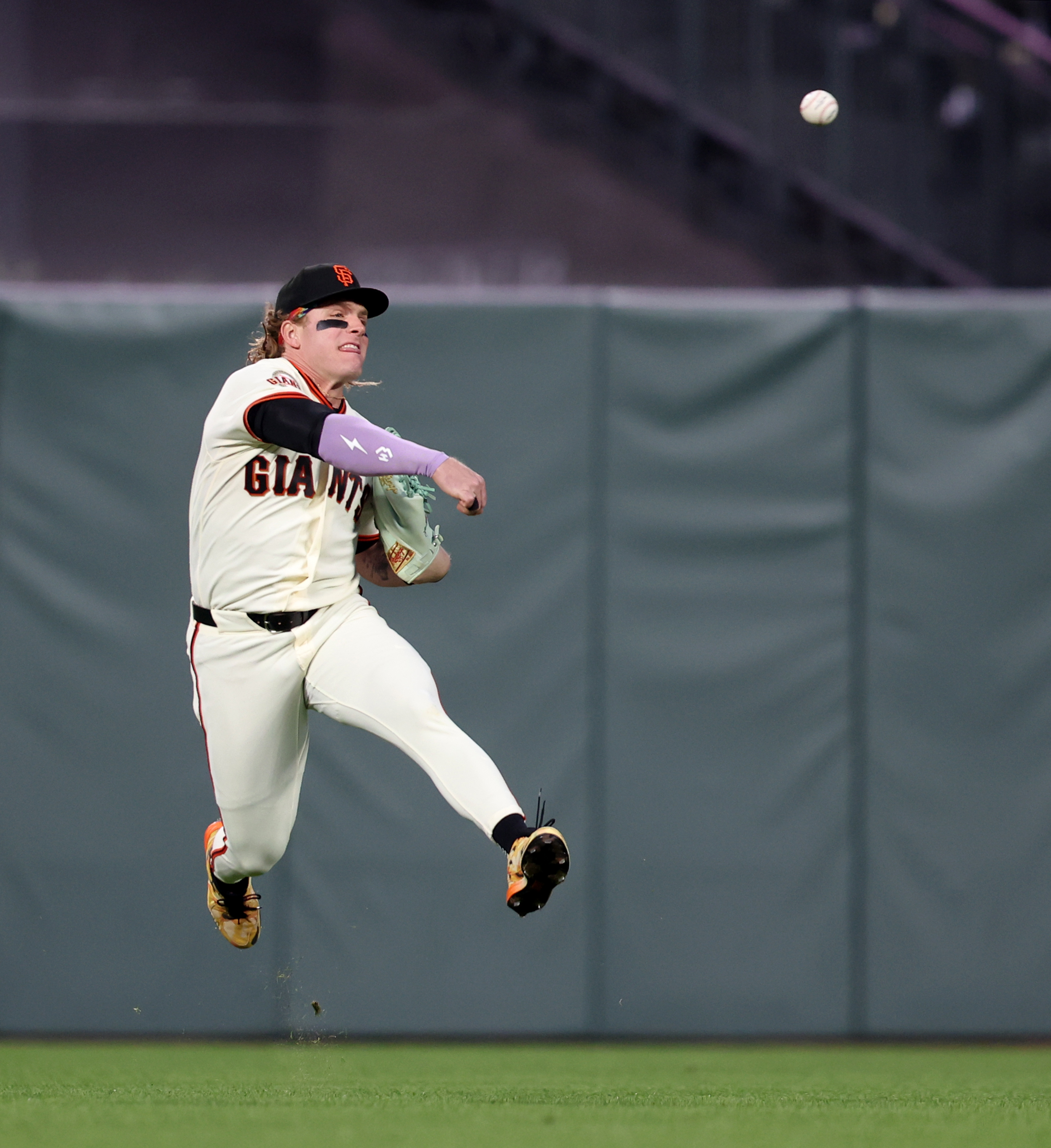 San Francisco Giants center fielder Harrison Bader #9 tries to...