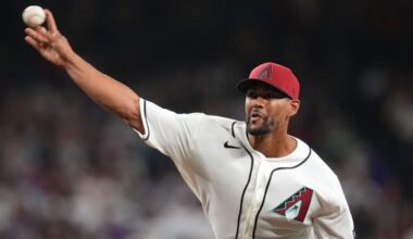 Diamondbacks Veteran Pitcher Elects Free Agency