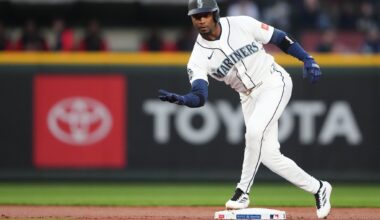 Mariners place outfielder Victor Robles on 10-day injured list