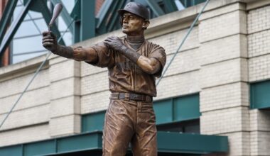 Ichiro Suzuki Statue Mishap Turns Mariners Moment Viral