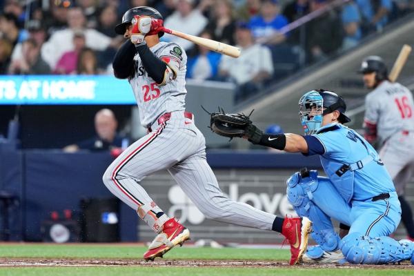 Twins tally seven times in third, even series with Blue Jays