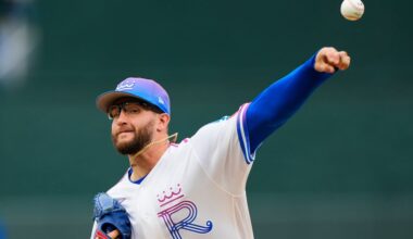 Tanner Murray hits first MLB homer and White Sox edge Royals 6-5 after 3-hour rain delay