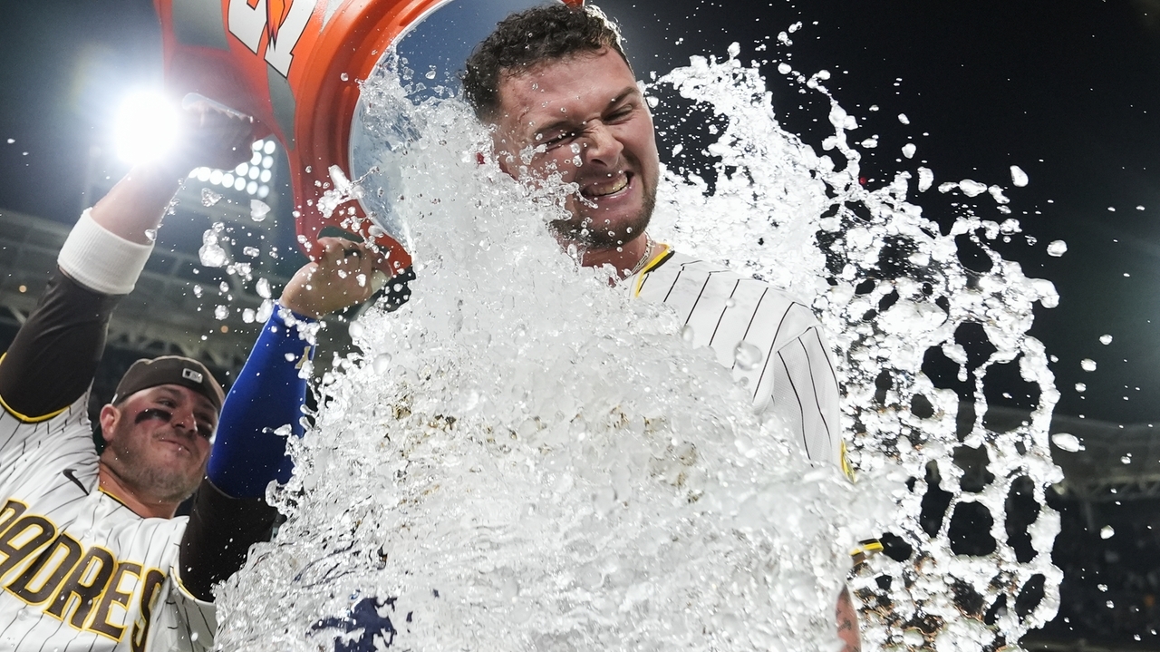 Jackson Merrill's walk-off double caps 5-run 9th, Padres beat Mariners 7-6