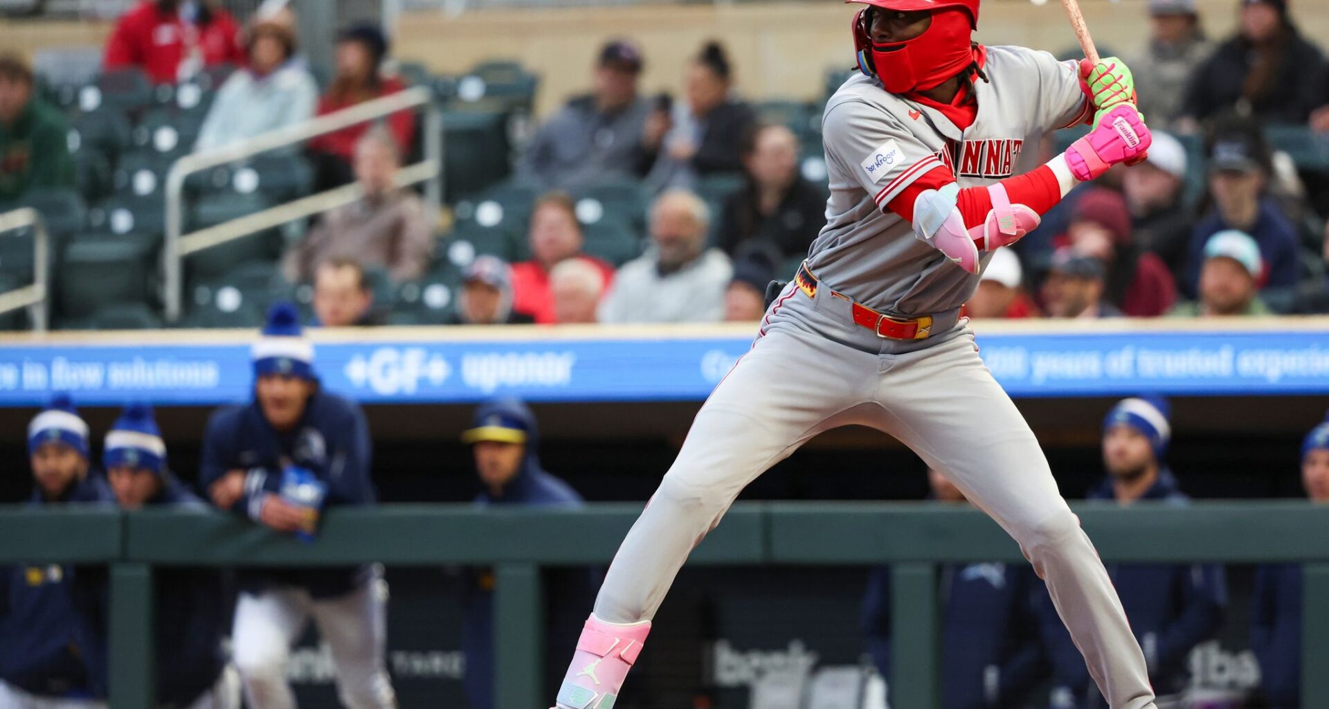 Suárez drives in 2 and Williamson pitches into the 6th as Reds beat Twins 2-1