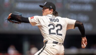 Bryan Woo sets down 15 straight as Mariners drop Rangers