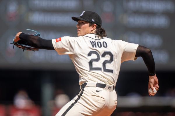 Bryan Woo sets down 15 straight as Mariners drop Rangers