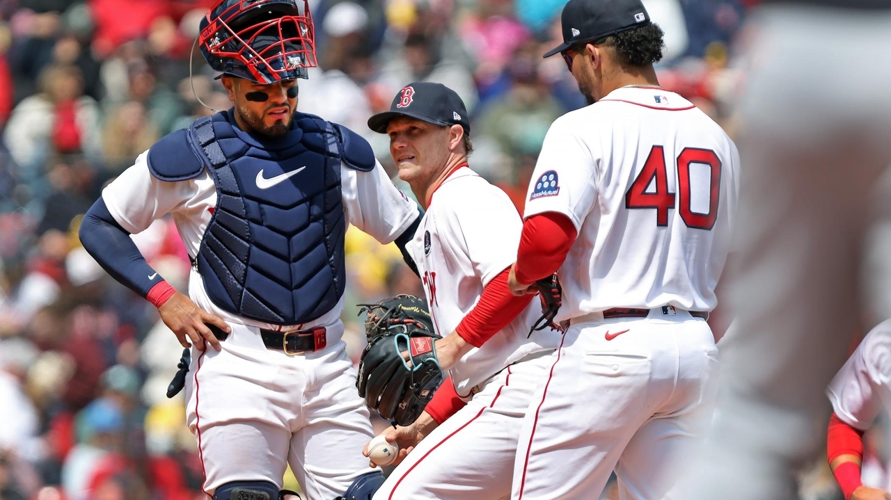 Red Sox right-hander Sonny Gray leaves game against Tigers because of hamstring tightness