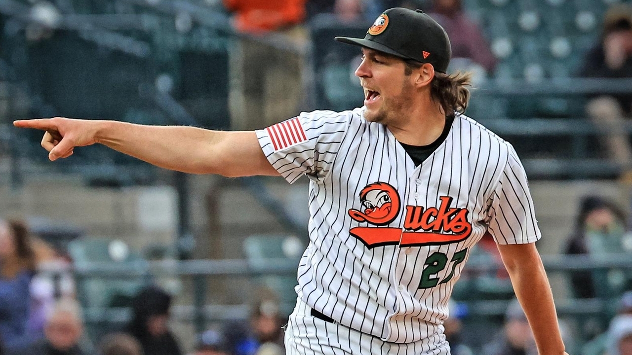 Ducks' Trevor Bauer debuts with club, says he's 'blackballed' from MLB