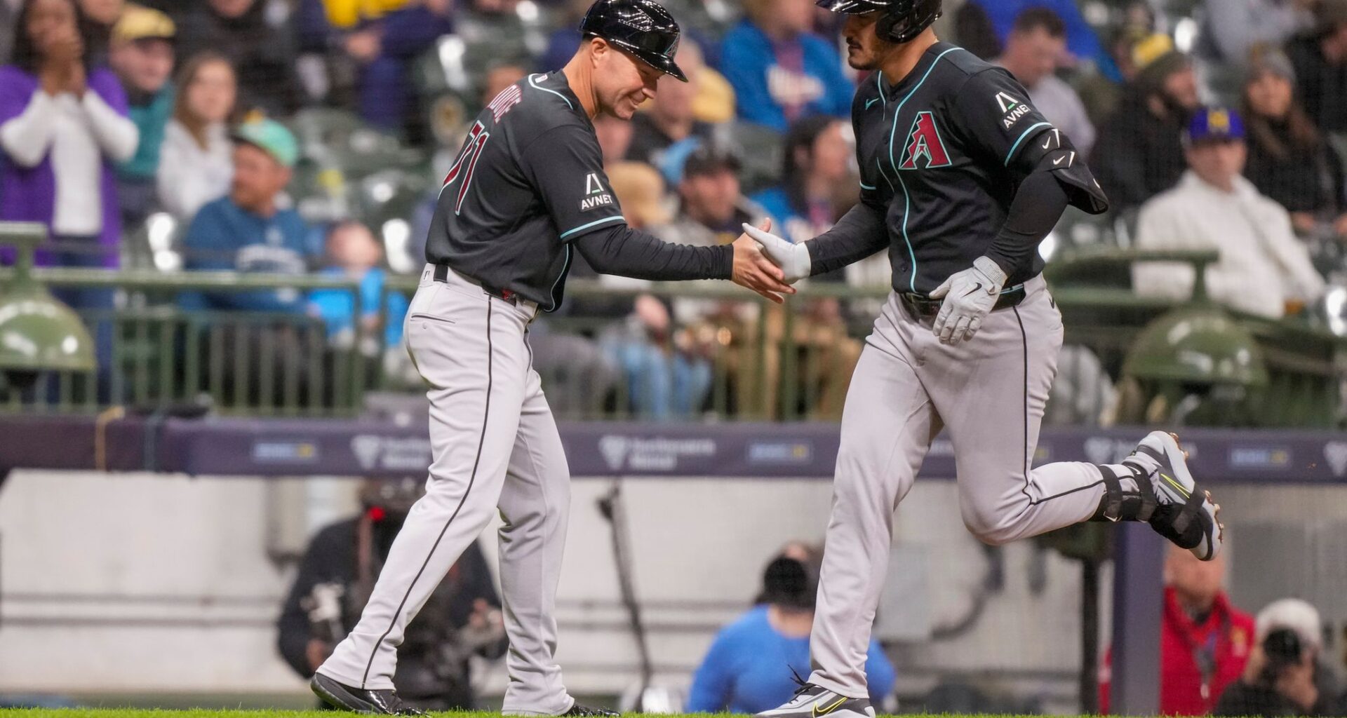 D-backs hit 4 homers and Vargas stretches hit streak in 6-2 win over Brewers