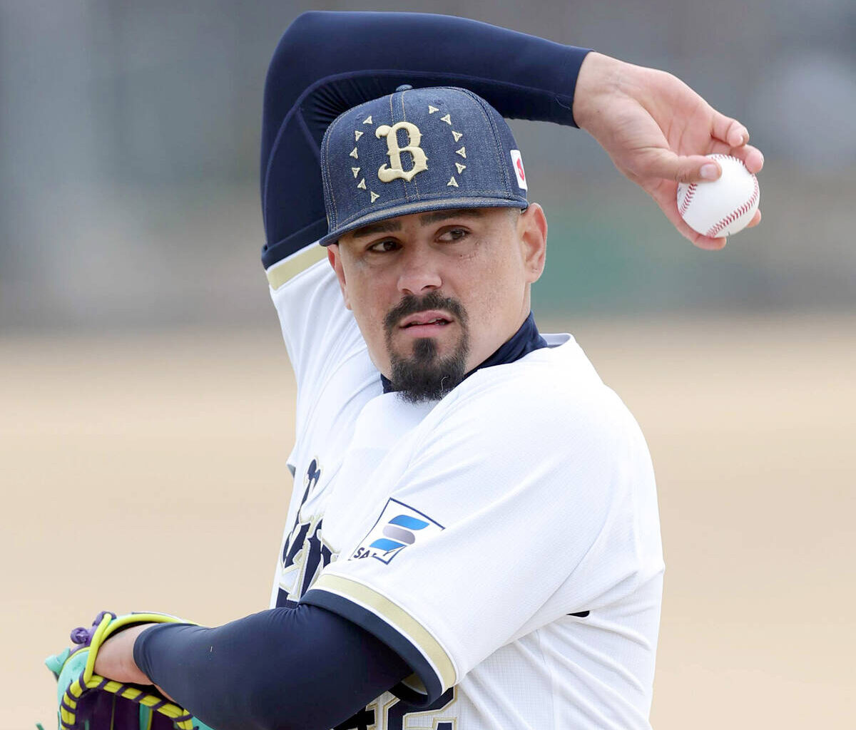 Andrés Machado playing catch (photographer: Shinya Iwakawa)