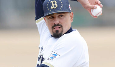 Andrés Machado playing catch (photographer: Shinya Iwakawa)