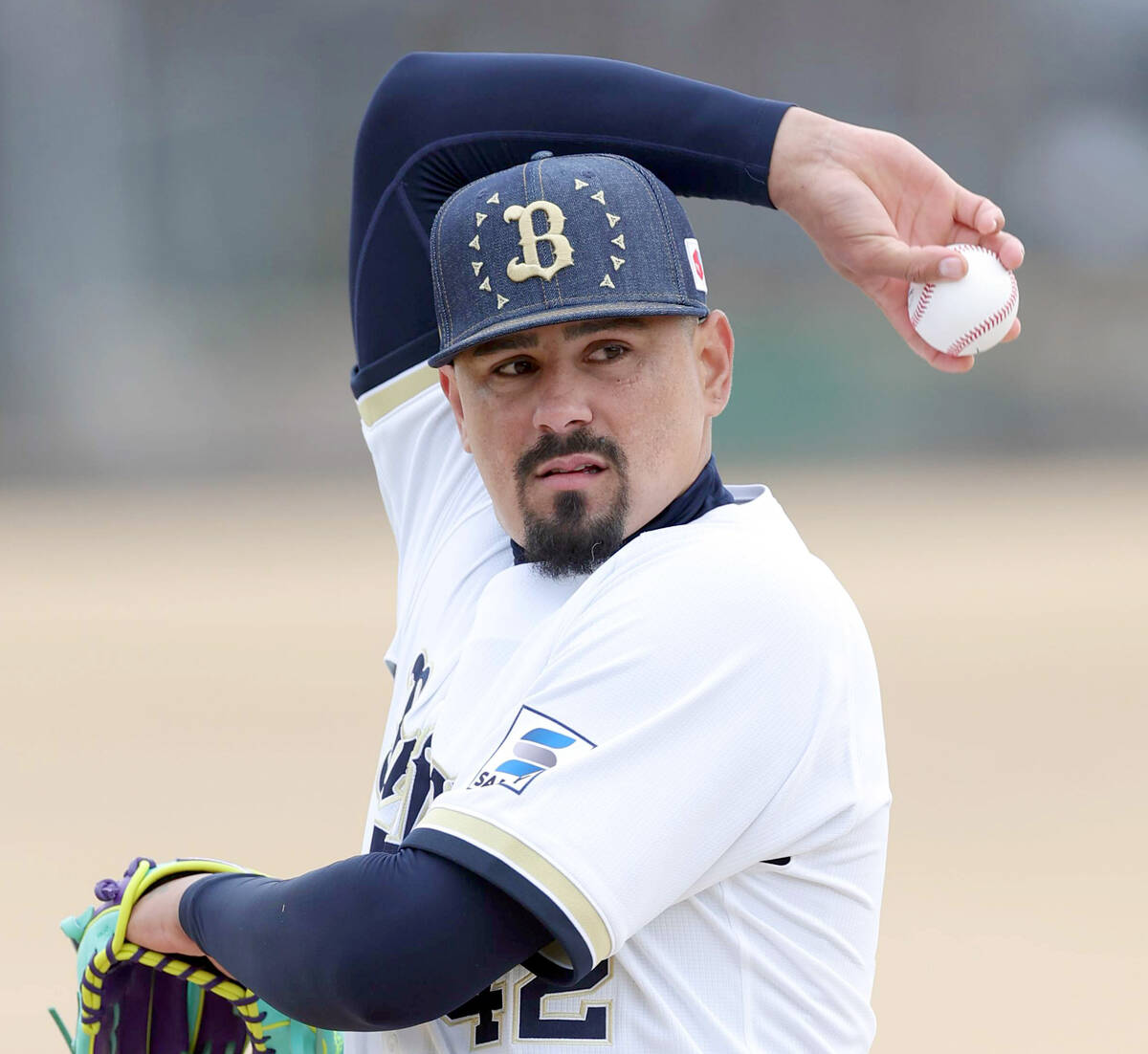Andrés Machado playing catch (photographer: Shinya Iwakawa)