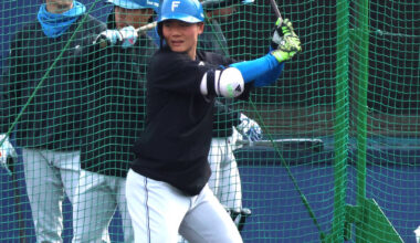 Kotaro Kiyomiya taking batting practice at Kamagaya Stadium (Photo by Haruki Kawakami)