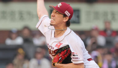 Kenta Maeda throws with all his might (Photo by Kento Yamazaki)