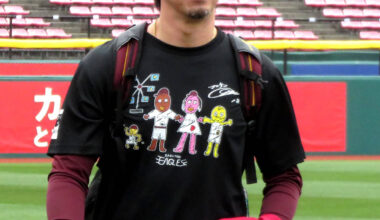 Rakuten Eagles Kenta Maeda participated in pre-game practice wearing a