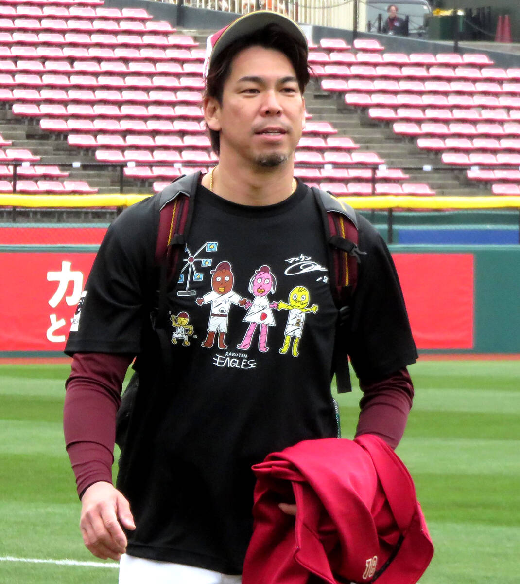 Rakuten Eagles Kenta Maeda participated in pre-game practice wearing a 