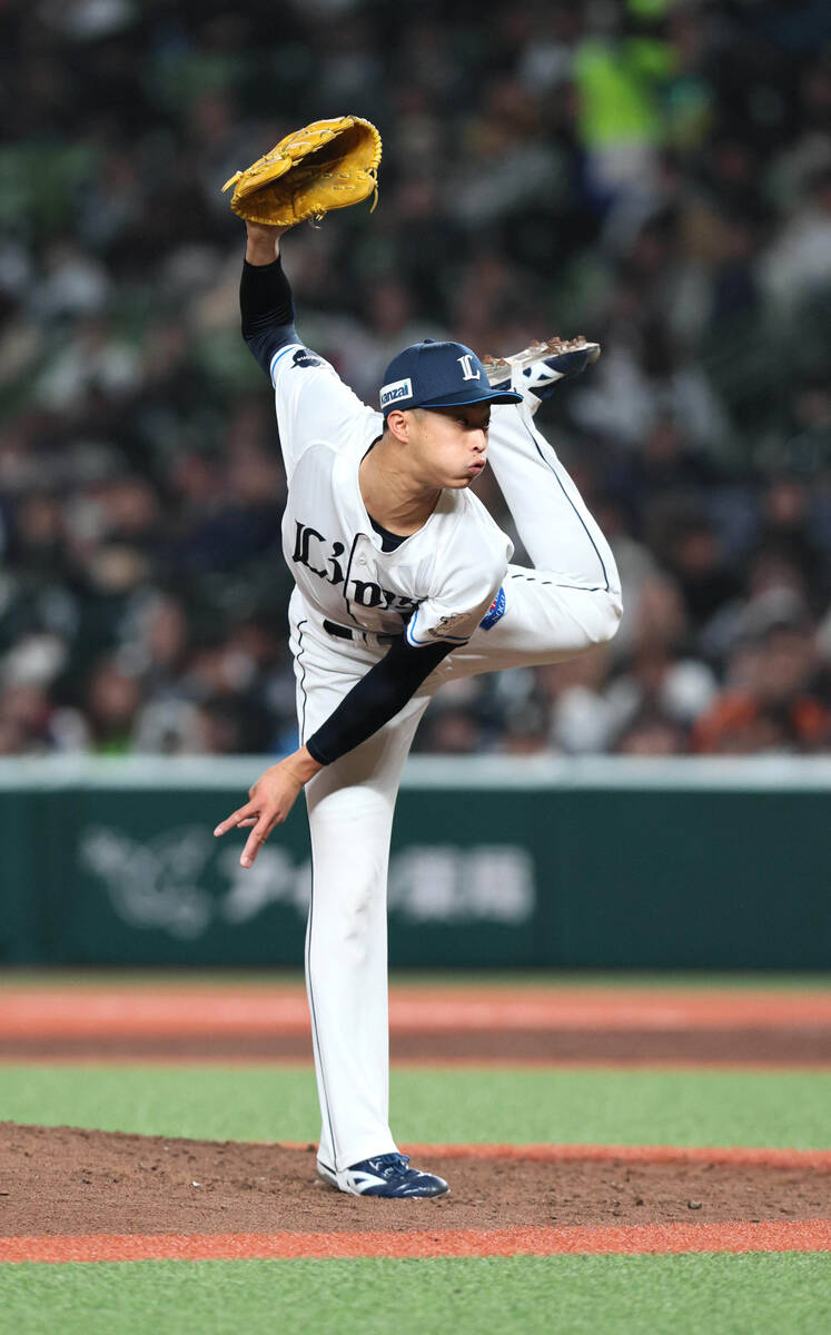 Yamato Fuji took the mound from the 8th inning (Photo by Miyoko Tonsho)