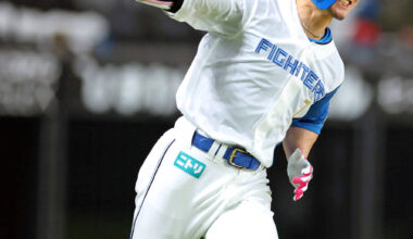 In the third inning, with two outs and runners on first and third base, Haruki Nishikawa hit a timely single to right field. (Photo by Ryota Miyazaki)