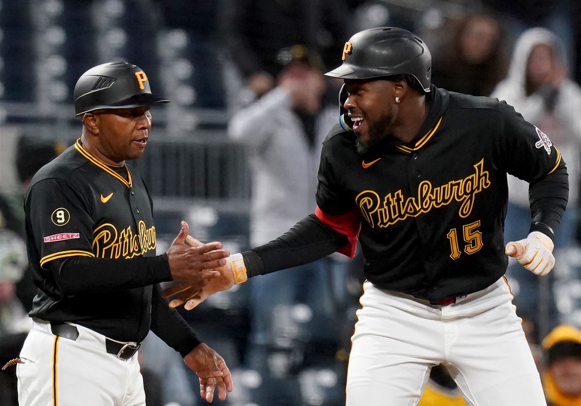 Instant analysis: Pirates erupt in eighth inning, breeze past Padres