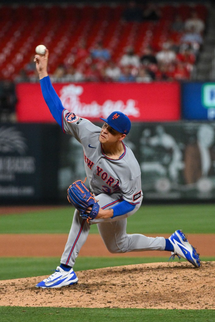 New York Mets pitcher Tobias Myers (32) pitches against the St. Louis Cardinals during the sixth inning at Busch Stadium.