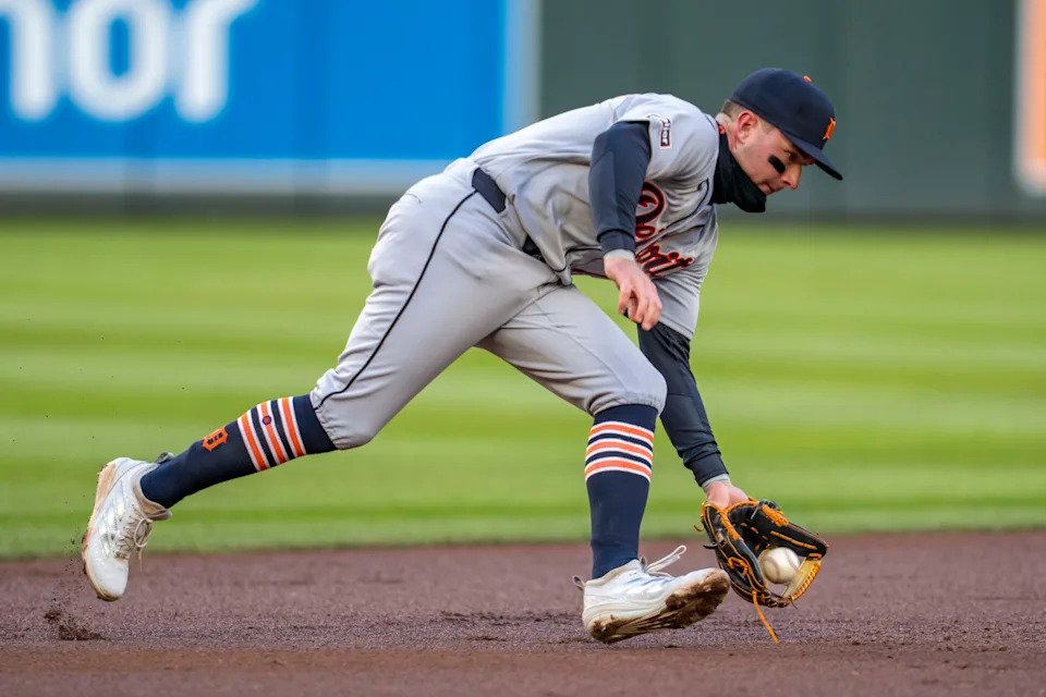 Detroit Tigers shortstop Kevin McGonigle (7) fields a ground ball against the Minnesota Twins in the first inning at Target Field in Minneapolis on Monday, April 6, 2026.