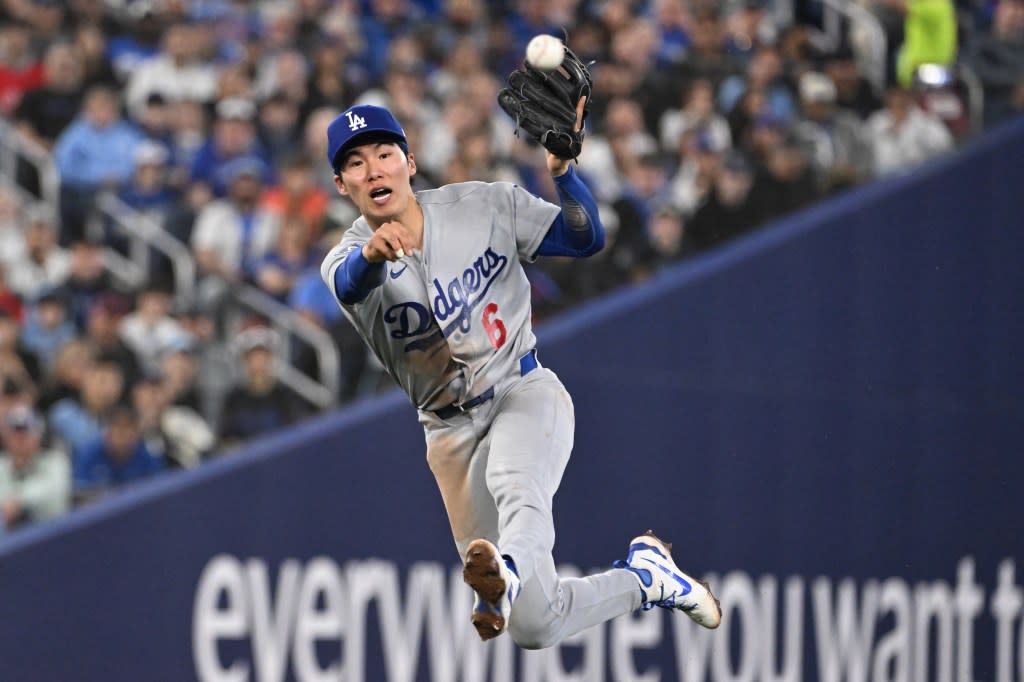 Hyeseong Kim throws out Toronto Blue Jays center fielder Daulton Varsho in the fifth inning. Dan Hamilton-Imagn Images