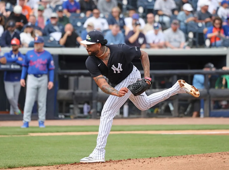 Yankees pitcher Luis Gil pitching. Charles Wenzelberg / New York Post