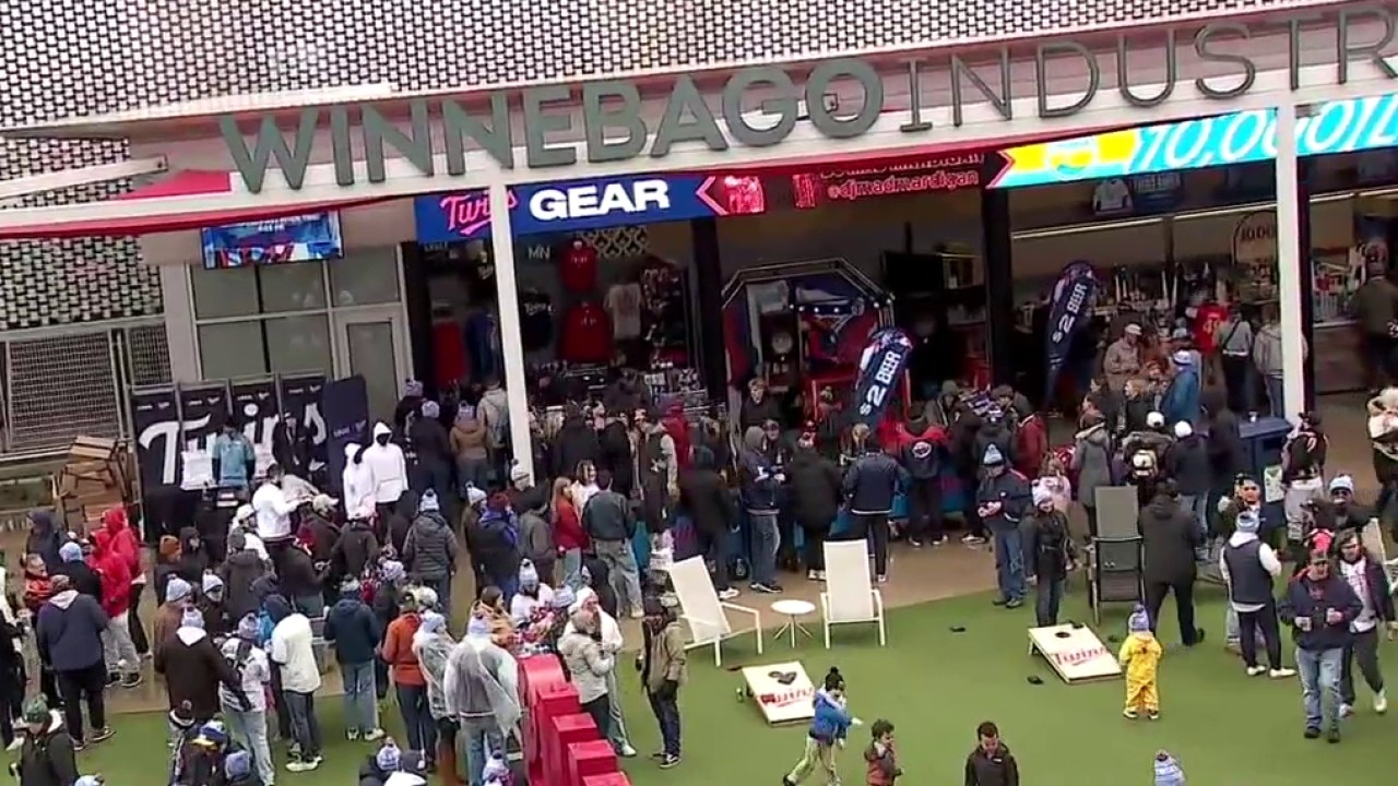 Twins fans waiting for festivities to begin
