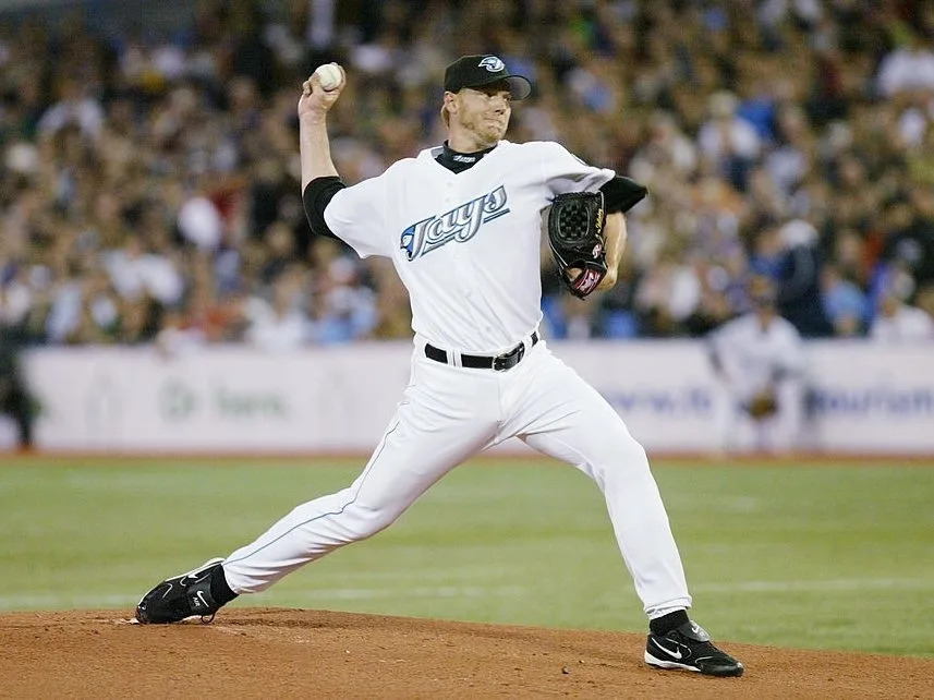  Roy Halladay #32 of the Toronto Blue Jays pitches against the Minnesota Twins during the home opener at the Rogers Centre on April 4, 2006 in Toronto, Ontario, Canada. (Dave Sandford/Getty Images)