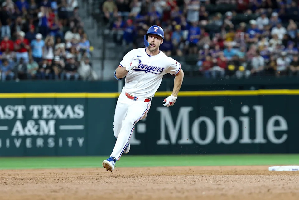 Apr 23, 2026; Arlington, <a class="link " href="https://sports.yahoo.com/mlb/teams/texas/" data-i13n="sec:content-canvas;subsec:anchor_text;elm:context_link" data-ylk="slk:Texas;sec:content-canvas;subsec:anchor_text;elm:context_link;itc:0" data-yga="{"yLinkElement":"context_link","yModuleName":"content-canvas","yLinkText":"Texas","ySubModuleName":"anchor_text","yHasCommerce":false}">Texas</a>, USA; Texas Rangers center fielder <a class="link " href="https://sports.yahoo.com/mlb/players/12563/" data-i13n="sec:content-canvas;subsec:anchor_text;elm:context_link" data-ylk="slk:Evan Carter;sec:content-canvas;subsec:anchor_text;elm:context_link;itc:0" data-yga="{"yLinkElement":"context_link","yModuleName":"content-canvas","yLinkText":"Evan Carter","ySubModuleName":"anchor_text","yHasCommerce":false}">Evan Carter</a> (32) runs the bases and hits an inside the park home run during the third inning against the <a class="link " href="https://sports.yahoo.com/mlb/teams/pittsburgh/" data-i13n="sec:content-canvas;subsec:anchor_text;elm:context_link" data-ylk="slk:Pittsburgh Pirates;sec:content-canvas;subsec:anchor_text;elm:context_link;itc:0" data-yga="{"yLinkElement":"context_link","yModuleName":"content-canvas","yLinkText":"Pittsburgh Pirates","ySubModuleName":"anchor_text","yHasCommerce":false}">Pittsburgh Pirates</a> at Globe Life Field. Mandatory Credit: Kevin Jairaj-Imagn Images | Kevin Jairaj-Imagn Images