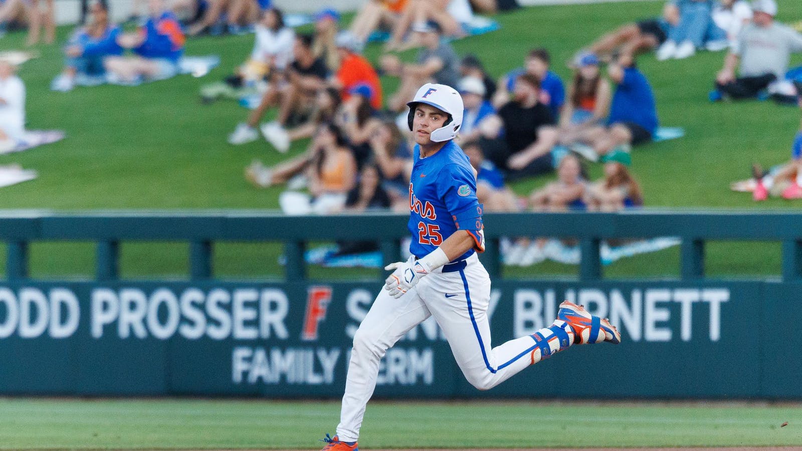 Gators drop first midweek game of season against Jacksonville