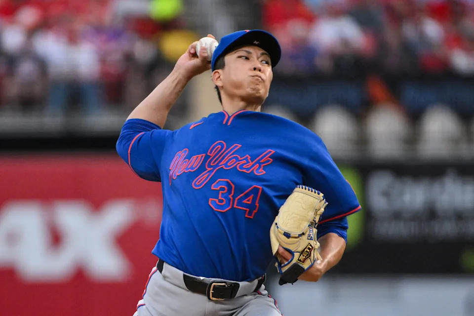 New York Mets starting pitcher Kodai Senga (34) pitches against the St. Louis Cardinals during the first inning on March 31, 2026, at Busch Stadium.