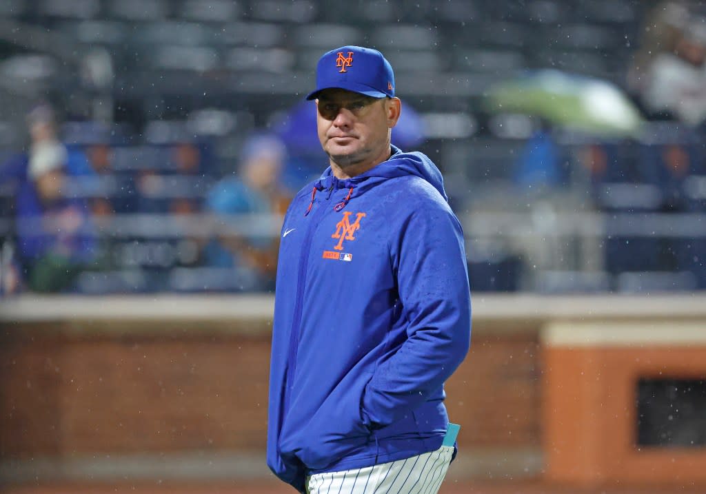New York Mets manager Carlos Mendoza walks back to the dugout after making a pitching change against the Washington Nationals in the seventh inning. JASON SZENES FOR THE NEW YORK POST