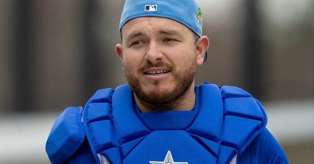 Blue Jays catcher Kirk to undergo surgery to repair thumb fracture | National Sports