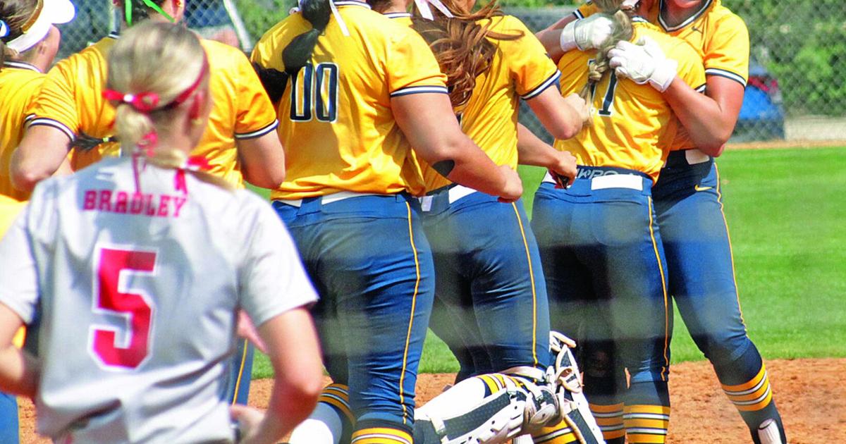 Racer comeback earns softball series win over Bradley | Murray State