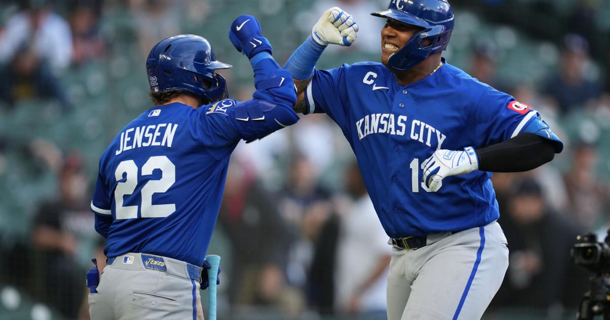 Salvador Perez back in Royals lineup after first day off of the season | MLB