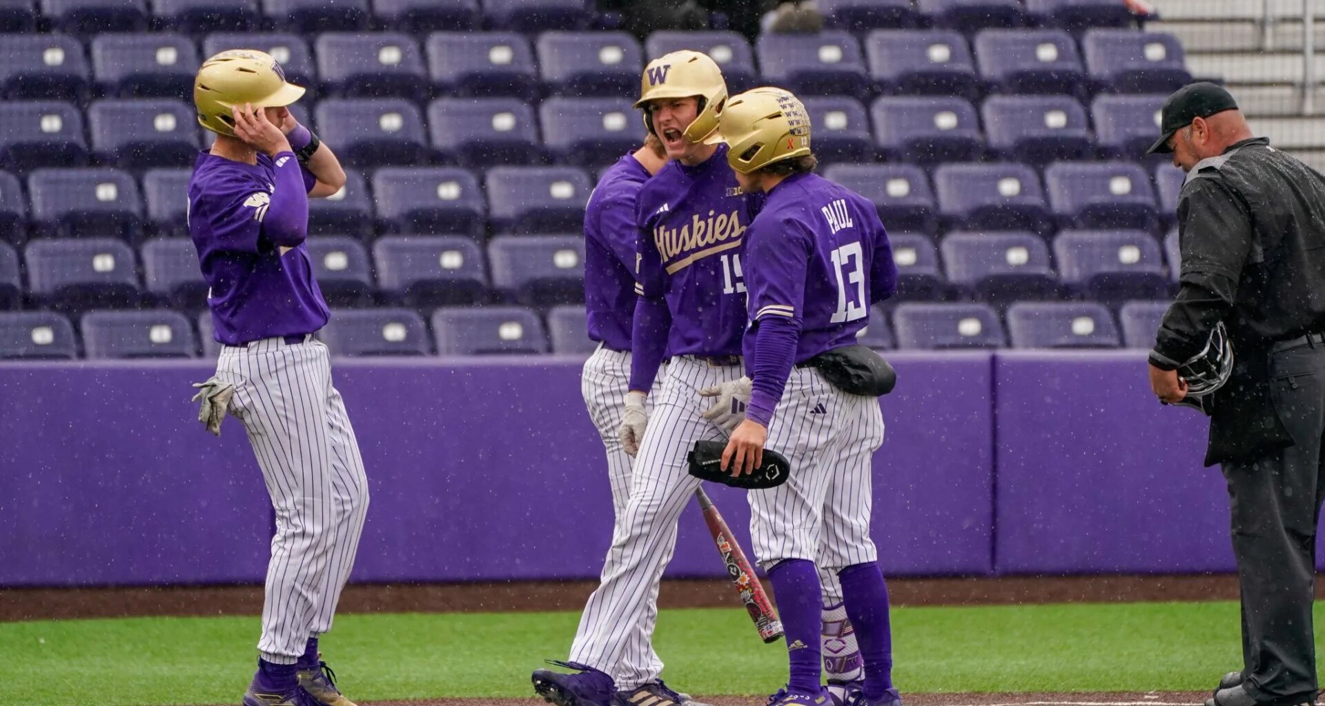 Washington Huskies star OF rising quickly on 2027 MLB draft boards