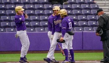 Washington Huskies star OF rising quickly on 2027 MLB draft boards