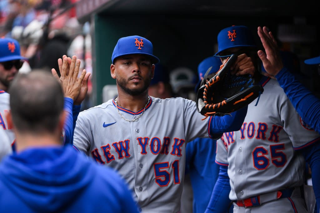New York Mets starting pitcher Freddy Peralta (51) is congratulated by teammates after he was removed from the game during the sixth inning at Busch Stadium. Jeff Curry-Imagn Images