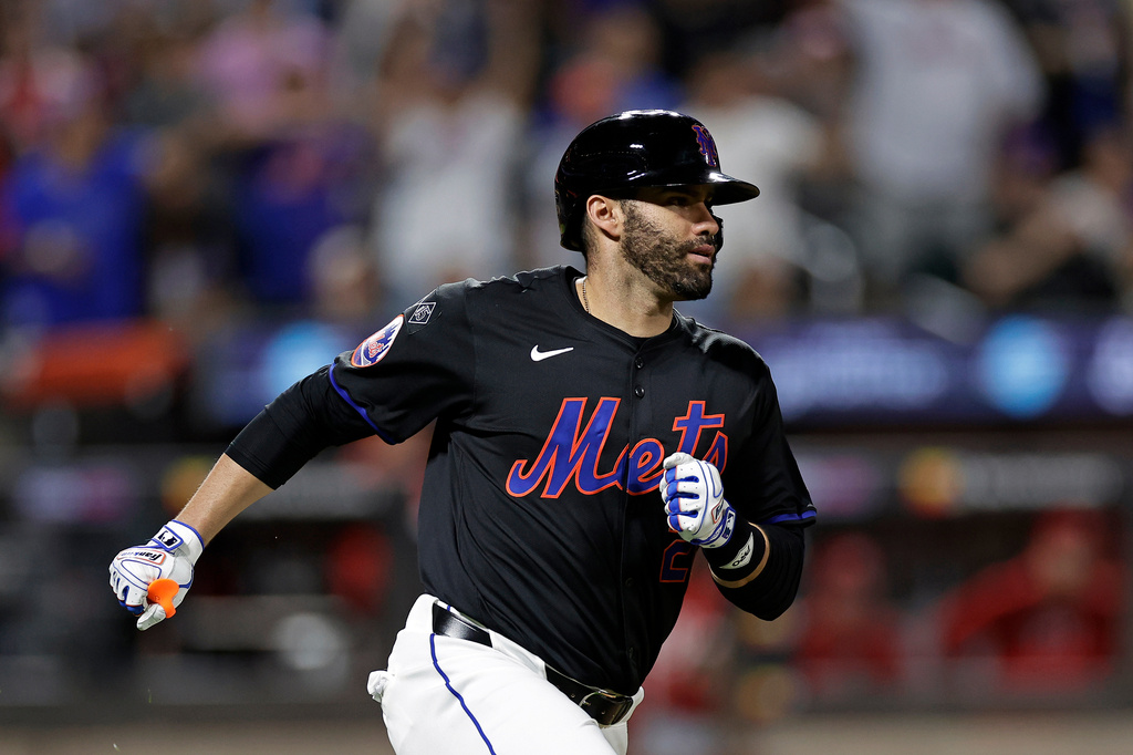 J.D. Martinez hopes to be a resource as Mets special assistant