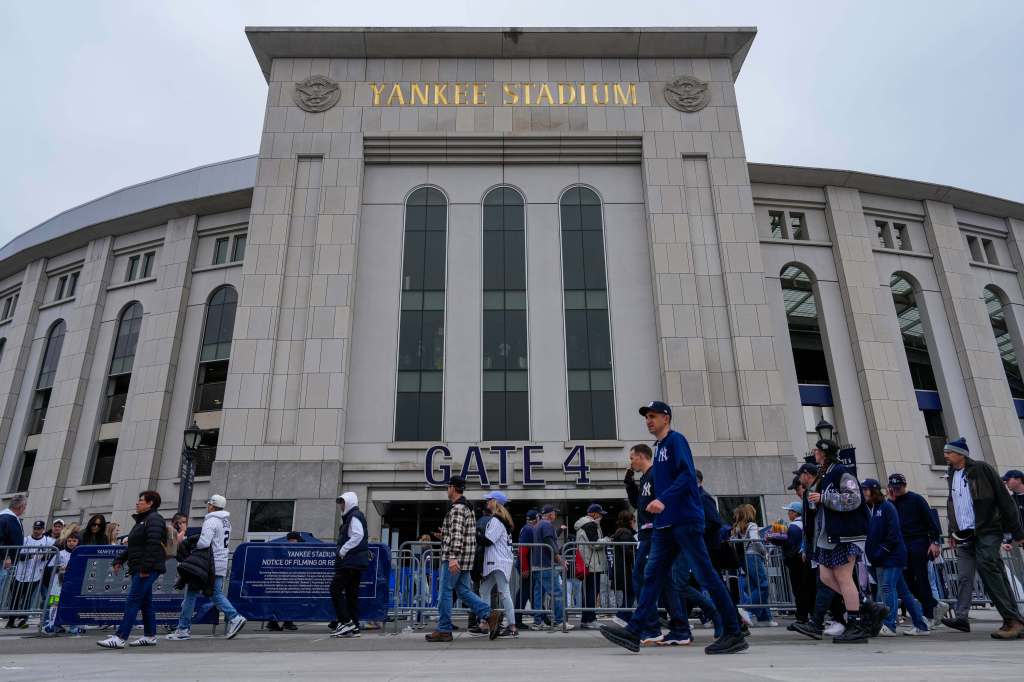 Yankees opt against schedule changes because of the cold weather