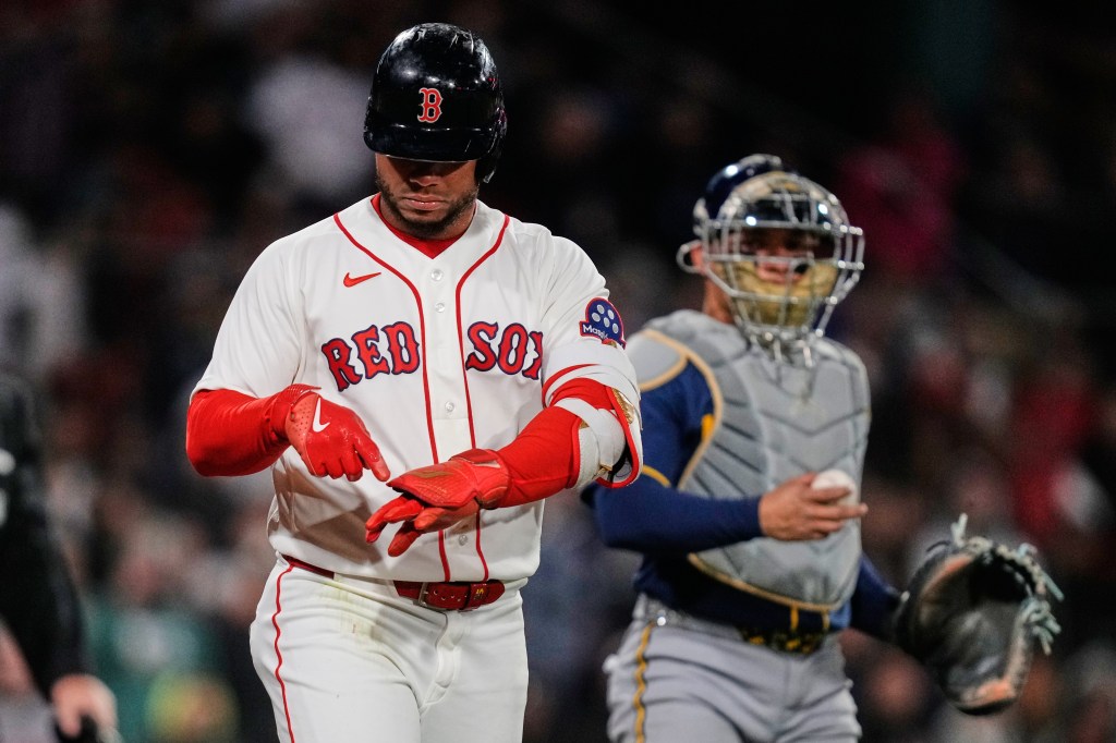 Willson Contreras fires warning shot at Brewers after latest incident