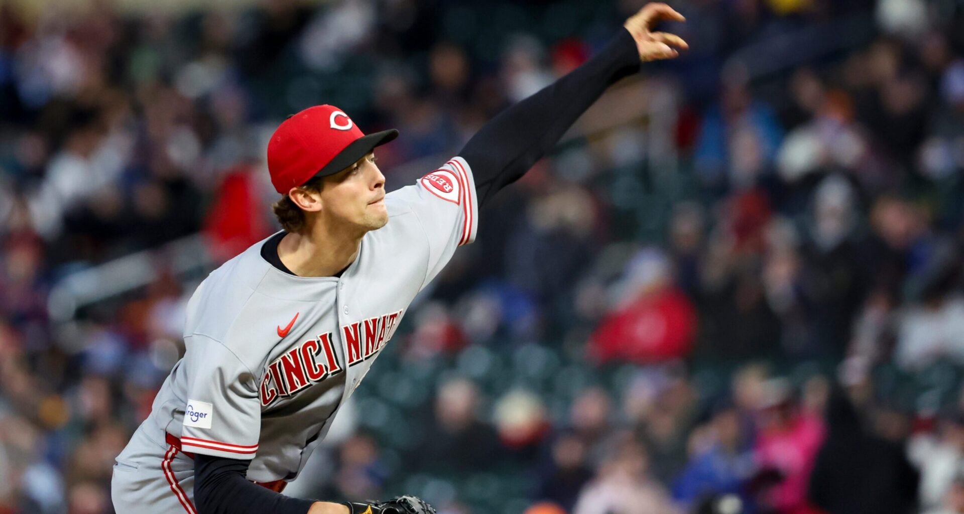 Suárez drives in 2 and Williamson pitches into the 6th as Reds beat Twins 2-1