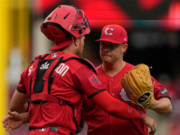 Lowe's 3-run double in 1st sparks Reds to 7-3 win over Angels as LA manager Kurt Suzuki ejected