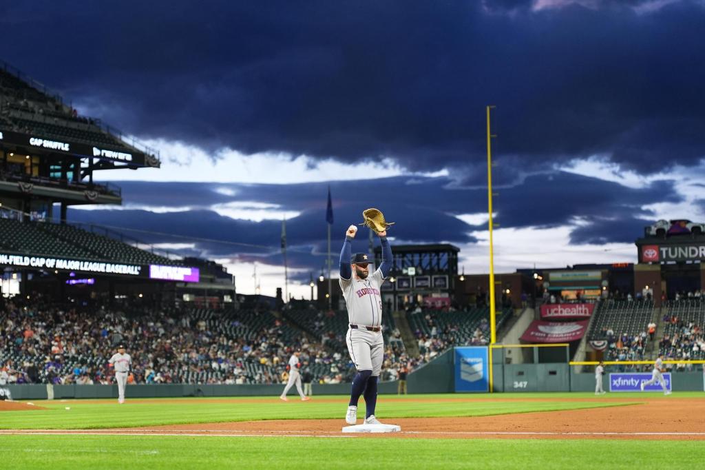 Drones in restricted airspace at Colorado Rockies games prompt warning