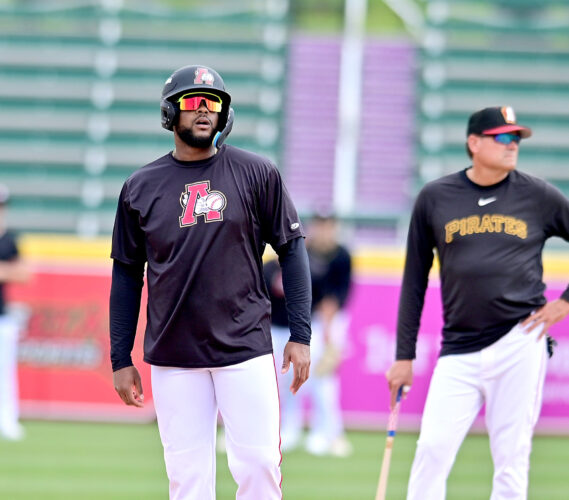 Curve’s Moss possesses power at corner position for Pirates | News, Sports, Jobs